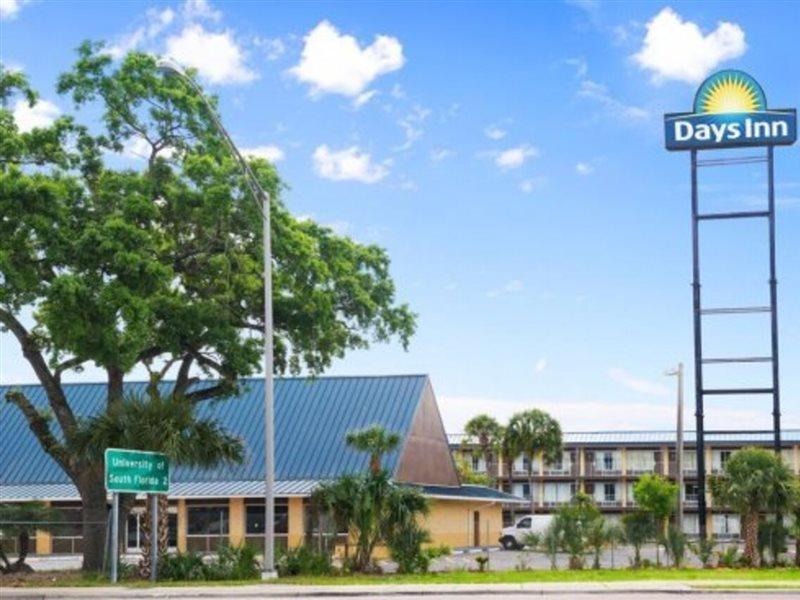 Days Inn Tampa North Of Busch Gardens Exteriör bild